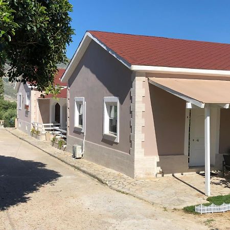 Petros Rooms & Apartments Lixouri Exterior foto
