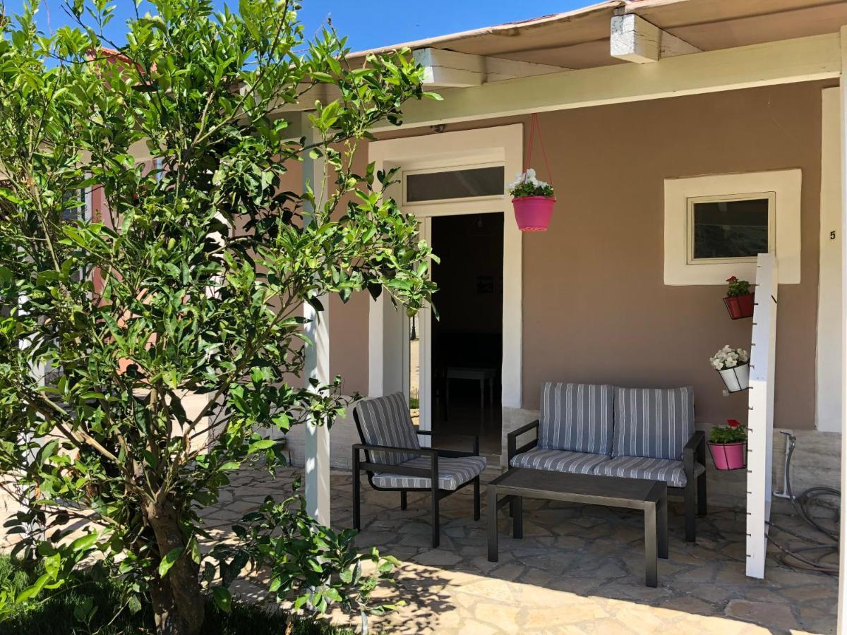 Petros Rooms & Apartments Lixouri Exterior foto